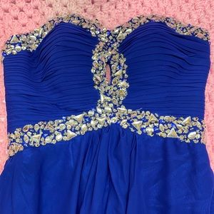 Beautiful party dress (school dance) Never been worn ‼️